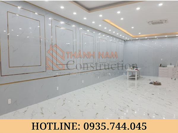nhan op tuong bang tam nhua gia da pvc